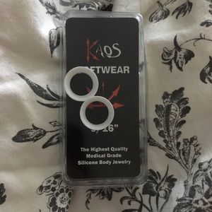 White silicone tunnels